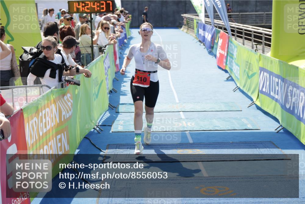 10.08.2025 - GEWOBA Citytriathlon Bremen H.Heesch http://msf.ph/oto/8556053 10.08.2025 14:24:41 Ziel 910 meine-sportfotos.de