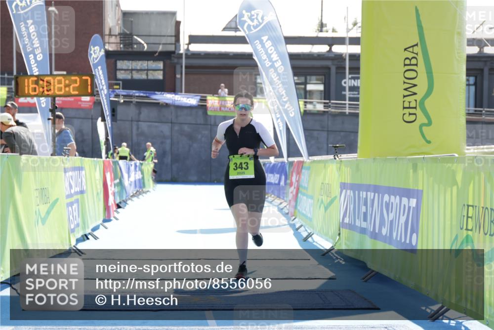 10.08.2025 - GEWOBA Citytriathlon Bremen H.Heesch http://msf.ph/oto/8556056 10.08.2025 16:08:31 Ziel 343 meine-sportfotos.de
