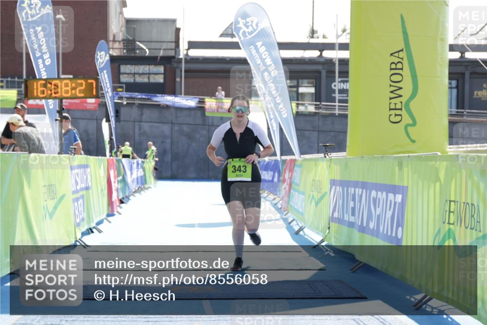 10.08.2025 - GEWOBA Citytriathlon Bremen H.Heesch http://msf.ph/oto/8556058 10.08.2025 16:08:31 Ziel 343 meine-sportfotos.de