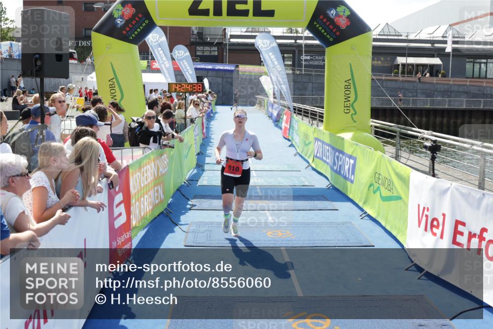 10.08.2025 - GEWOBA Citytriathlon Bremen H.Heesch http://msf.ph/oto/8556060 10.08.2025 14:24:41 Ziel 910 meine-sportfotos.de