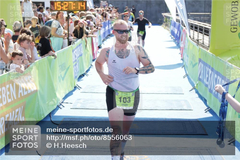 10.08.2025 - GEWOBA Citytriathlon Bremen H.Heesch http://msf.ph/oto/8556063 10.08.2025 15:27:18 Ziel 67, 103, 447 meine-sportfotos.de