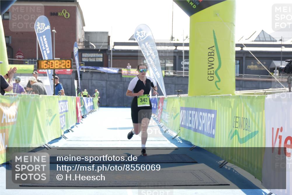 10.08.2025 - GEWOBA Citytriathlon Bremen H.Heesch http://msf.ph/oto/8556069 10.08.2025 16:08:32 Ziel 343 meine-sportfotos.de