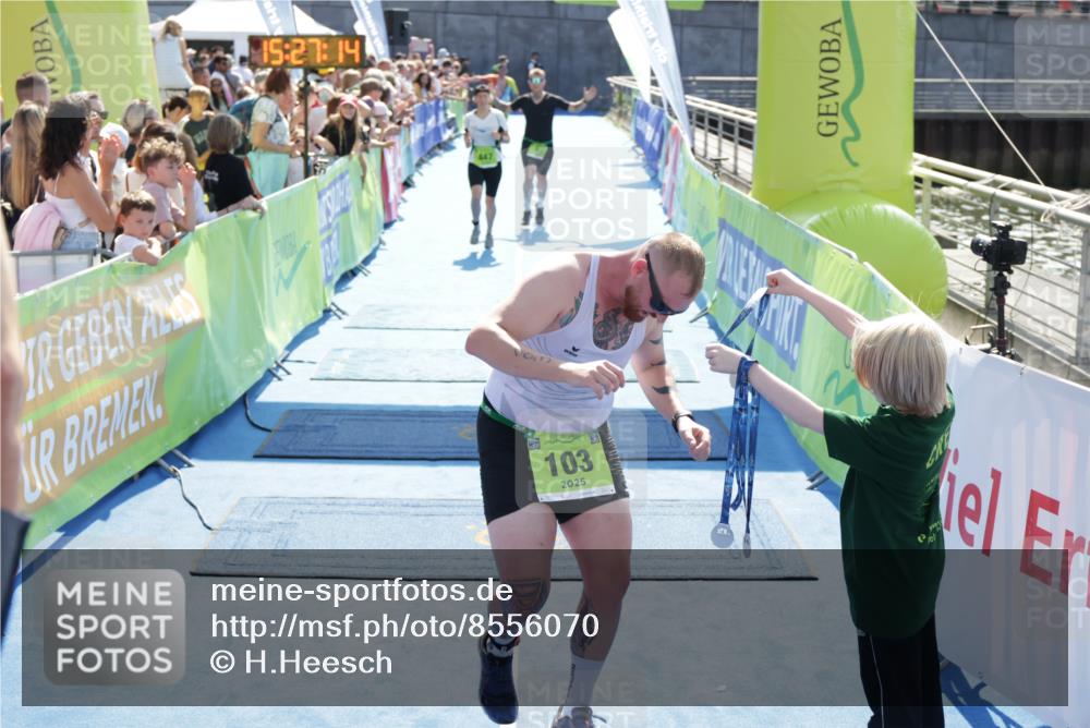 10.08.2025 - GEWOBA Citytriathlon Bremen H.Heesch http://msf.ph/oto/8556070 10.08.2025 15:27:18 Ziel 67, 103, 447 meine-sportfotos.de