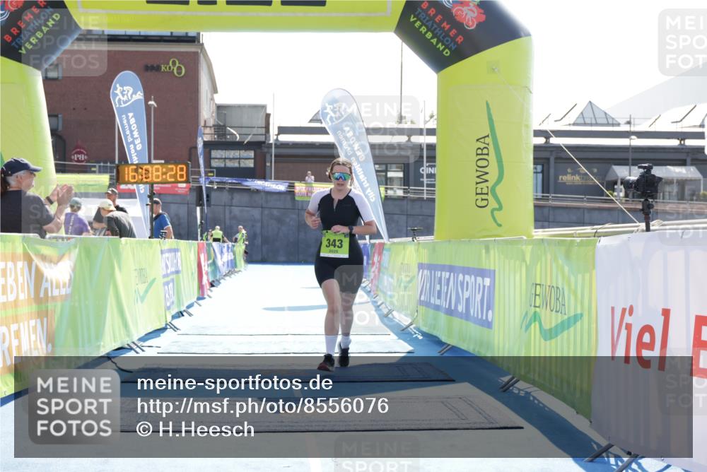 10.08.2025 - GEWOBA Citytriathlon Bremen H.Heesch http://msf.ph/oto/8556076 10.08.2025 16:08:32 Ziel 343 meine-sportfotos.de