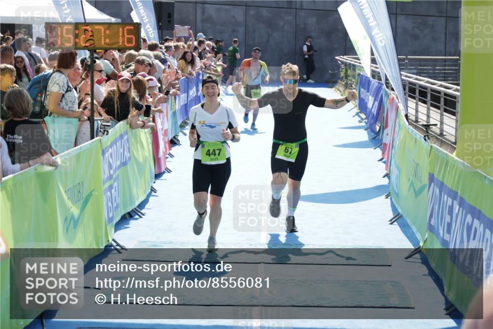 10.08.2025 - GEWOBA Citytriathlon Bremen H.Heesch http://msf.ph/oto/8556081 10.08.2025 15:27:20 Ziel 67, 103, 204, 447 meine-sportfotos.de