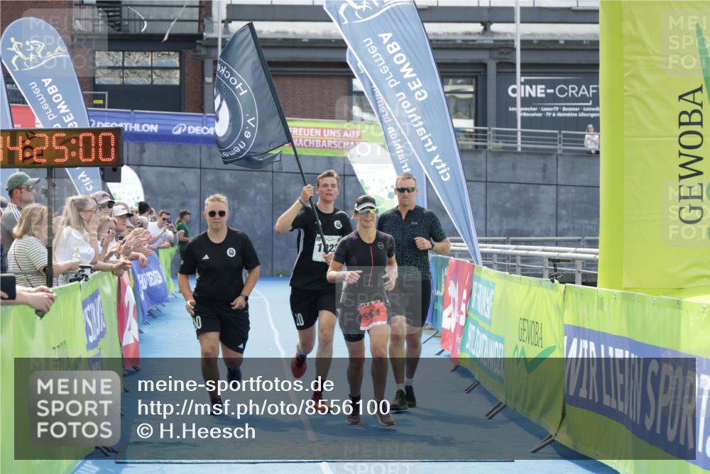 10.08.2025 - GEWOBA Citytriathlon Bremen H.Heesch http://msf.ph/oto/8556100 10.08.2025 14:25:04 Ziel 765, 894, 964, 1023 meine-sportfotos.de