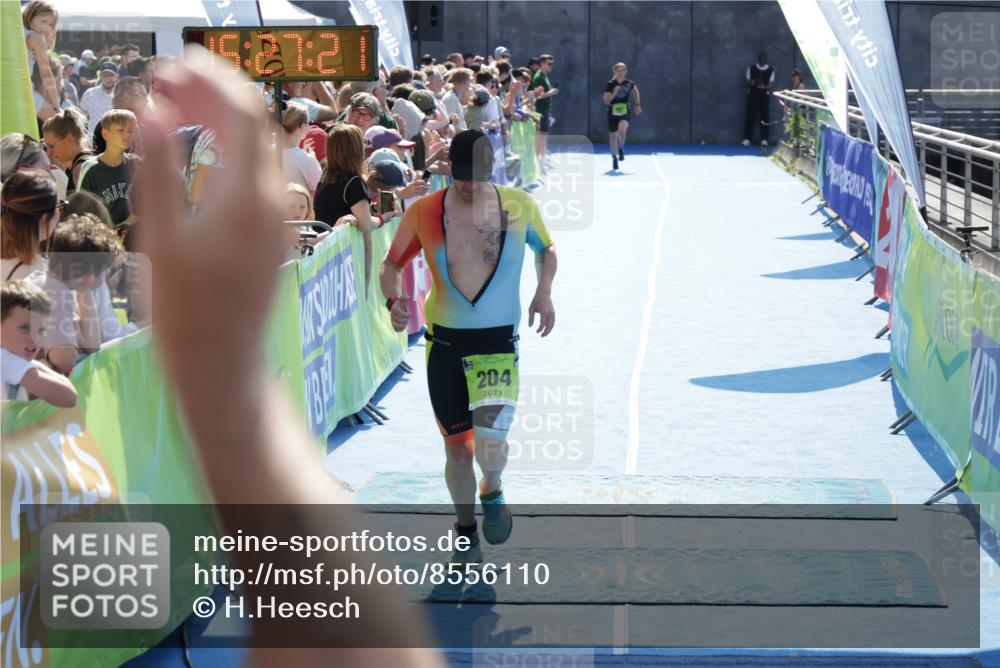 10.08.2025 - GEWOBA Citytriathlon Bremen H.Heesch http://msf.ph/oto/8556110 10.08.2025 15:27:25 Ziel 67, 204, 447 meine-sportfotos.de