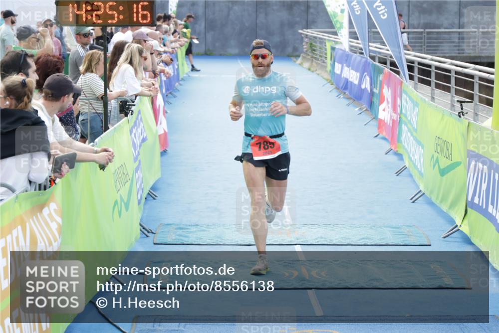 10.08.2025 - GEWOBA Citytriathlon Bremen H.Heesch http://msf.ph/oto/8556138 10.08.2025 14:25:20 Ziel 785 meine-sportfotos.de