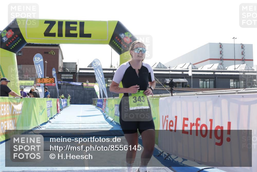 10.08.2025 - GEWOBA Citytriathlon Bremen H.Heesch http://msf.ph/oto/8556145 10.08.2025 16:08:33 Ziel 343 meine-sportfotos.de