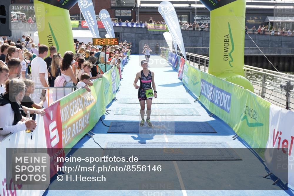 10.08.2025 - GEWOBA Citytriathlon Bremen H.Heesch http://msf.ph/oto/8556146 10.08.2025 15:27:39 Ziel 56, 466, 467 meine-sportfotos.de