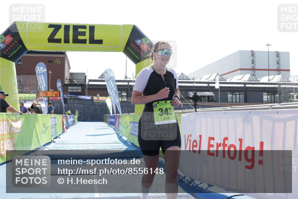 10.08.2025 - GEWOBA Citytriathlon Bremen H.Heesch http://msf.ph/oto/8556148 10.08.2025 16:08:34 Ziel 343 meine-sportfotos.de