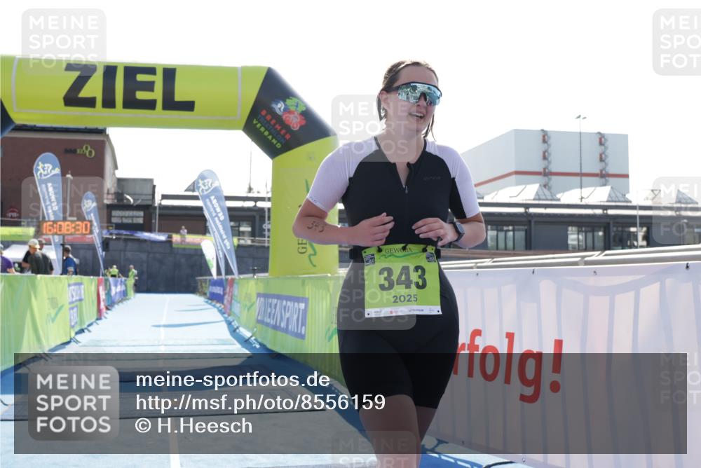 10.08.2025 - GEWOBA Citytriathlon Bremen H.Heesch http://msf.ph/oto/8556159 10.08.2025 16:08:34 Ziel 343 meine-sportfotos.de