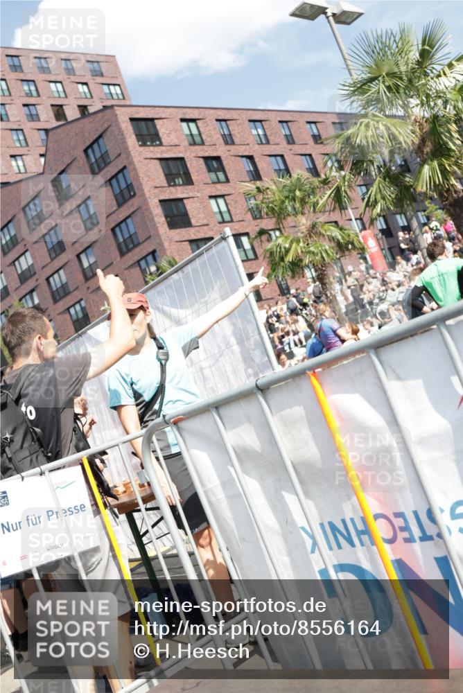 10.08.2025 - GEWOBA Citytriathlon Bremen H.Heesch http://msf.ph/oto/8556164 10.08.2025 16:09:52 Ziel  meine-sportfotos.de
