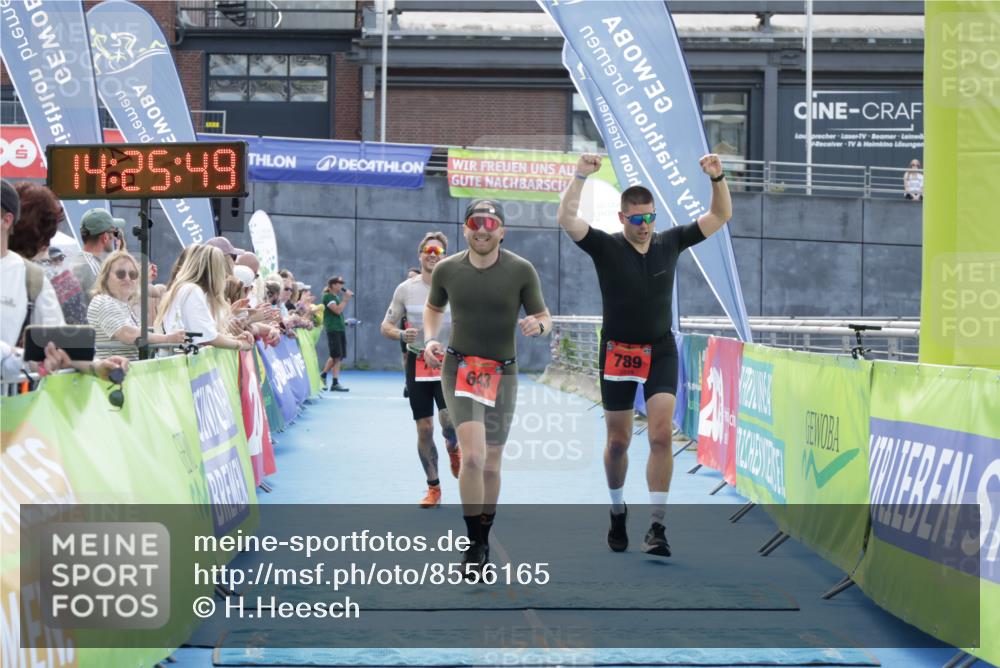 10.08.2025 - GEWOBA Citytriathlon Bremen H.Heesch http://msf.ph/oto/8556165 10.08.2025 14:25:53 Ziel 643, 749, 789 meine-sportfotos.de