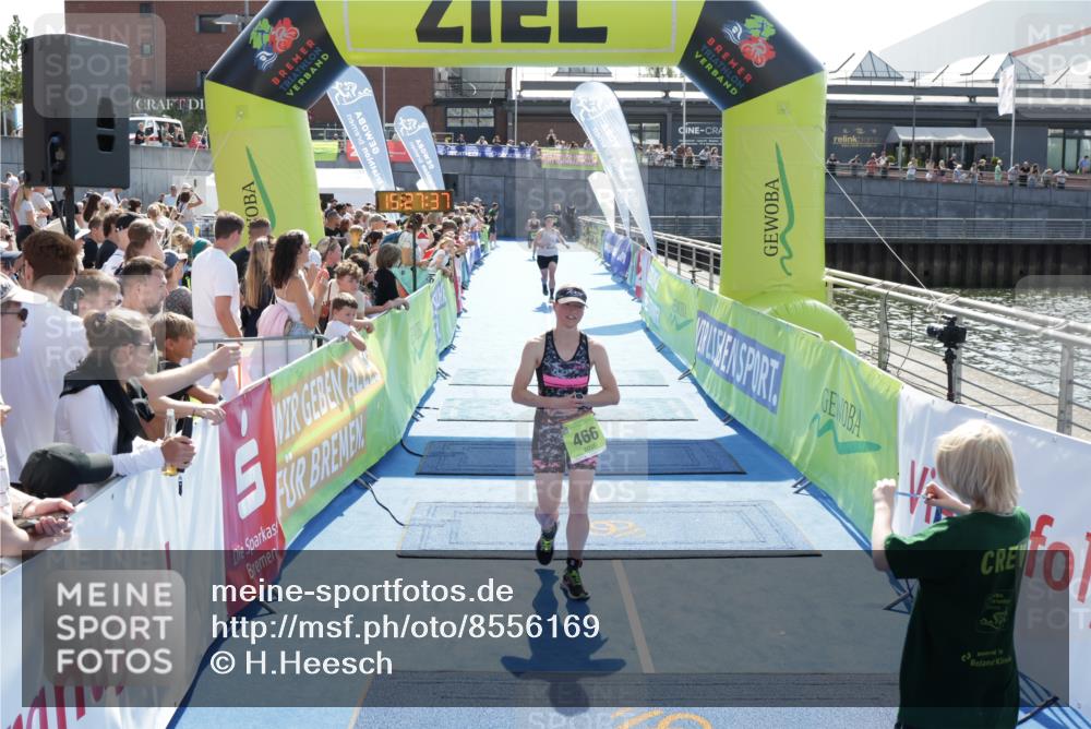 10.08.2025 - GEWOBA Citytriathlon Bremen H.Heesch http://msf.ph/oto/8556169 10.08.2025 15:27:41 Ziel 56, 466, 467 meine-sportfotos.de
