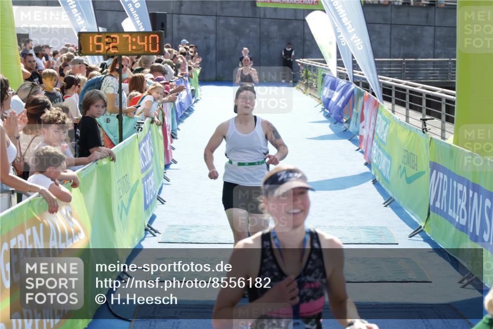 10.08.2025 - GEWOBA Citytriathlon Bremen H.Heesch http://msf.ph/oto/8556182 10.08.2025 15:27:44 Ziel 56, 382, 466 meine-sportfotos.de