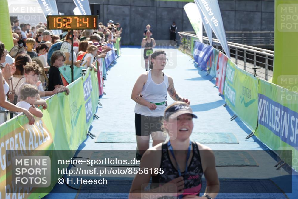10.08.2025 - GEWOBA Citytriathlon Bremen H.Heesch http://msf.ph/oto/8556185 10.08.2025 15:27:45 Ziel 56, 382, 466 meine-sportfotos.de