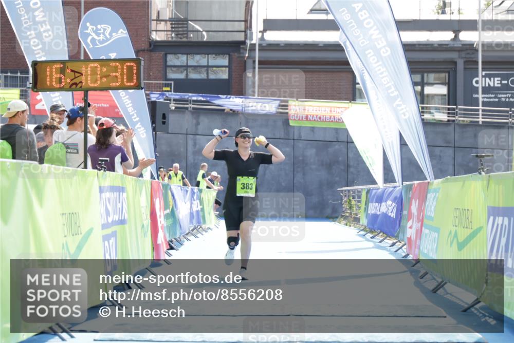 10.08.2025 - GEWOBA Citytriathlon Bremen H.Heesch http://msf.ph/oto/8556208 10.08.2025 16:10:34 Ziel 383 meine-sportfotos.de