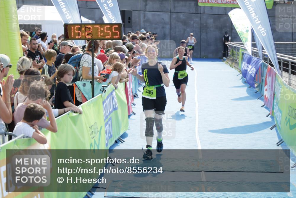 10.08.2025 - GEWOBA Citytriathlon Bremen H.Heesch http://msf.ph/oto/8556234 10.08.2025 15:27:59 Ziel 395, 403 meine-sportfotos.de