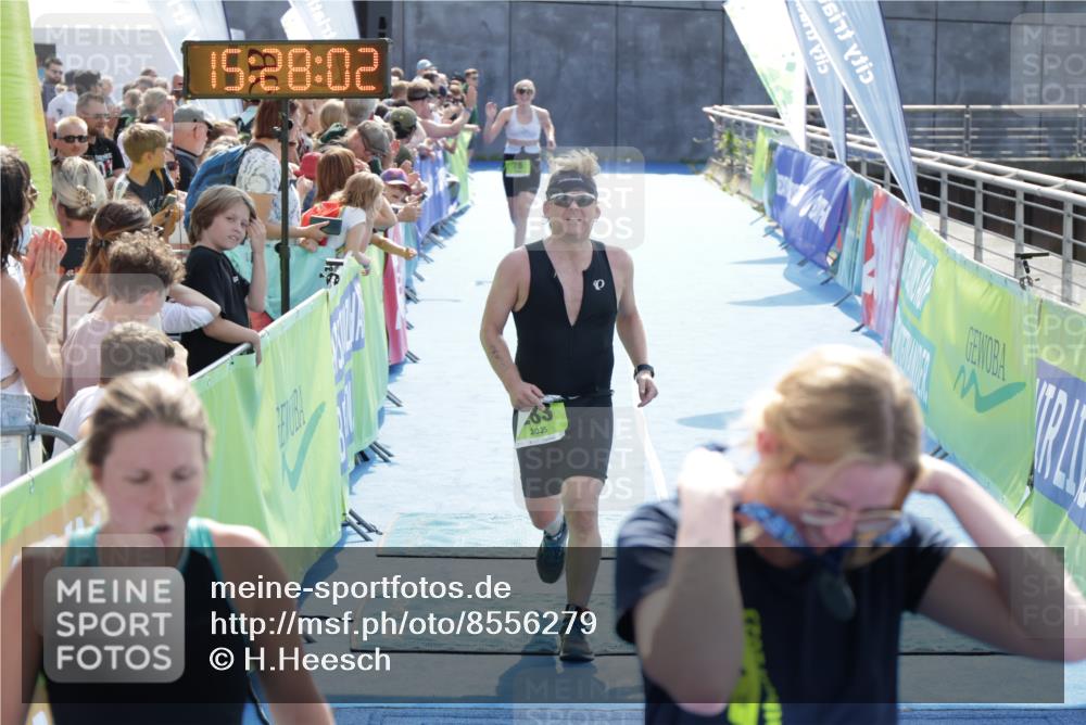 10.08.2025 - GEWOBA Citytriathlon Bremen H.Heesch http://msf.ph/oto/8556279 10.08.2025 15:28:06 Ziel 78, 283, 395, 403 meine-sportfotos.de