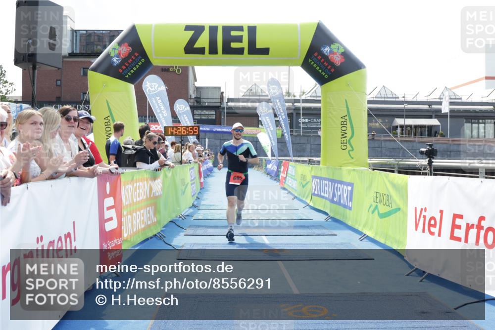 10.08.2025 - GEWOBA Citytriathlon Bremen H.Heesch http://msf.ph/oto/8556291 10.08.2025 14:27:02 Ziel 692 meine-sportfotos.de