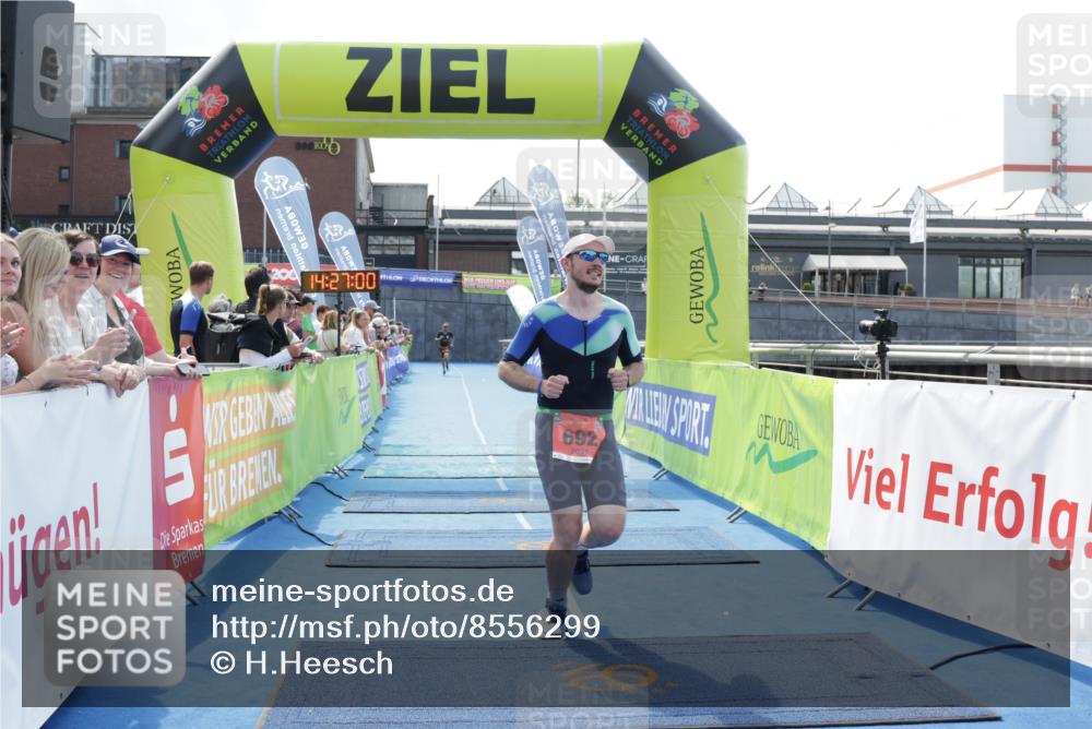 10.08.2025 - GEWOBA Citytriathlon Bremen H.Heesch http://msf.ph/oto/8556299 10.08.2025 14:27:03 Ziel 692 meine-sportfotos.de