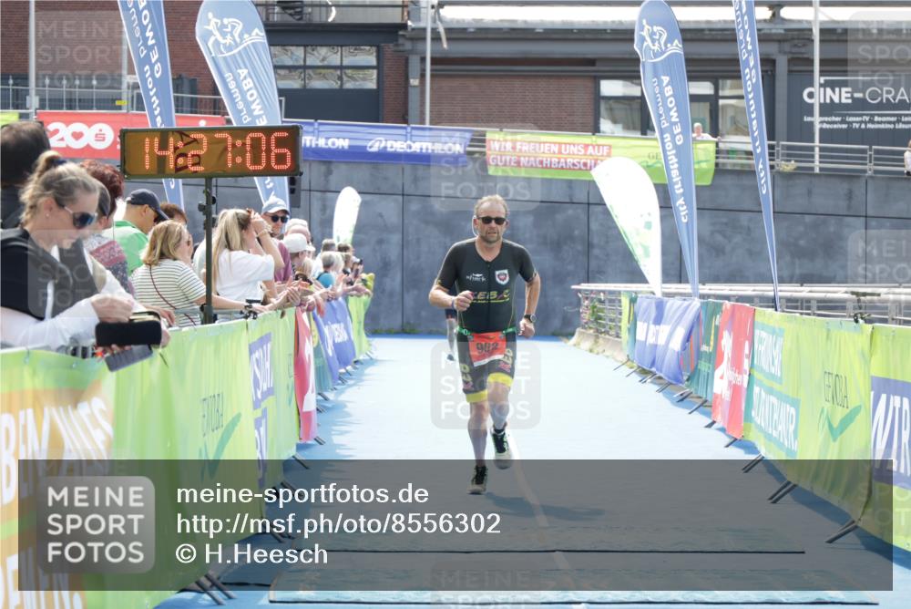 10.08.2025 - GEWOBA Citytriathlon Bremen H.Heesch http://msf.ph/oto/8556302 10.08.2025 14:27:09 Ziel 902 meine-sportfotos.de