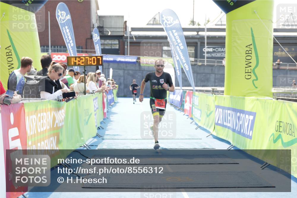 10.08.2025 - GEWOBA Citytriathlon Bremen H.Heesch http://msf.ph/oto/8556312 10.08.2025 14:27:10 Ziel 902 meine-sportfotos.de