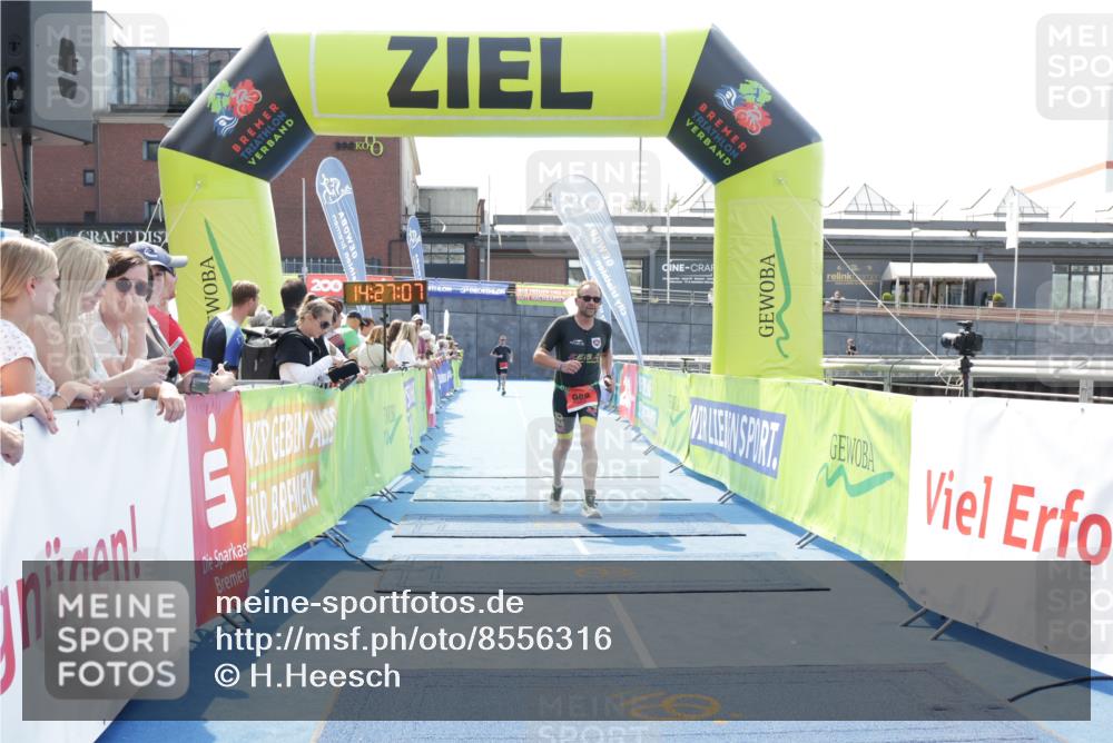 10.08.2025 - GEWOBA Citytriathlon Bremen H.Heesch http://msf.ph/oto/8556316 10.08.2025 14:27:11 Ziel 902 meine-sportfotos.de