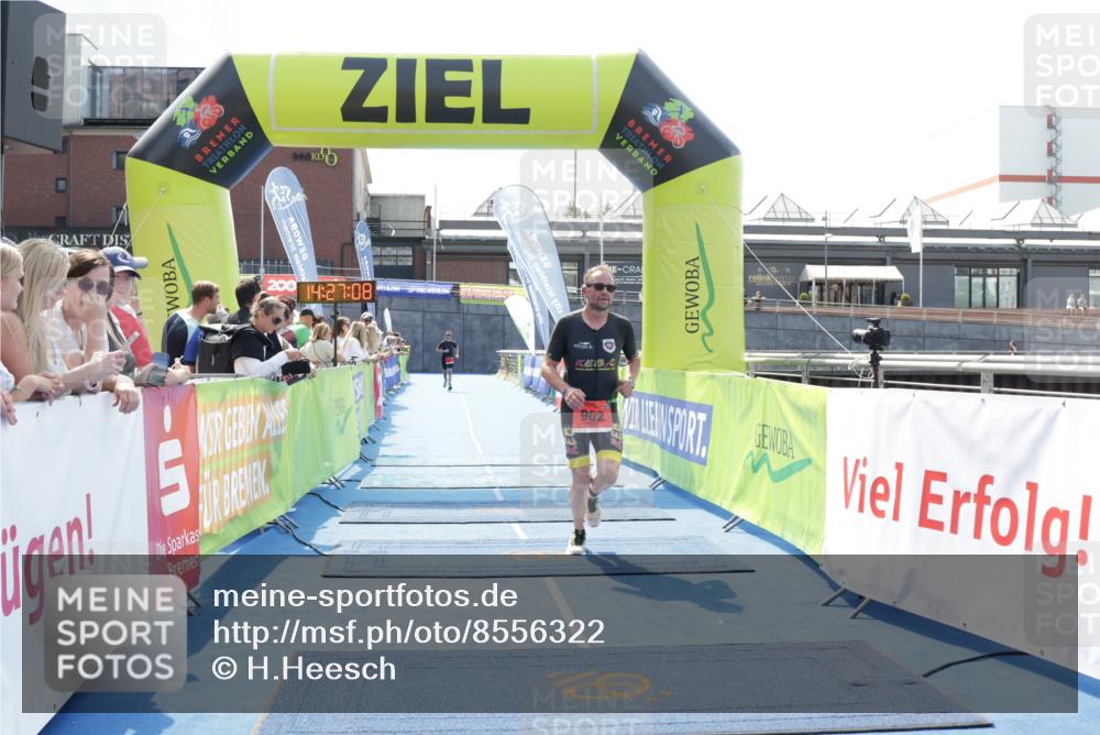 10.08.2025 - GEWOBA Citytriathlon Bremen H.Heesch http://msf.ph/oto/8556322 10.08.2025 14:27:11 Ziel 902 meine-sportfotos.de