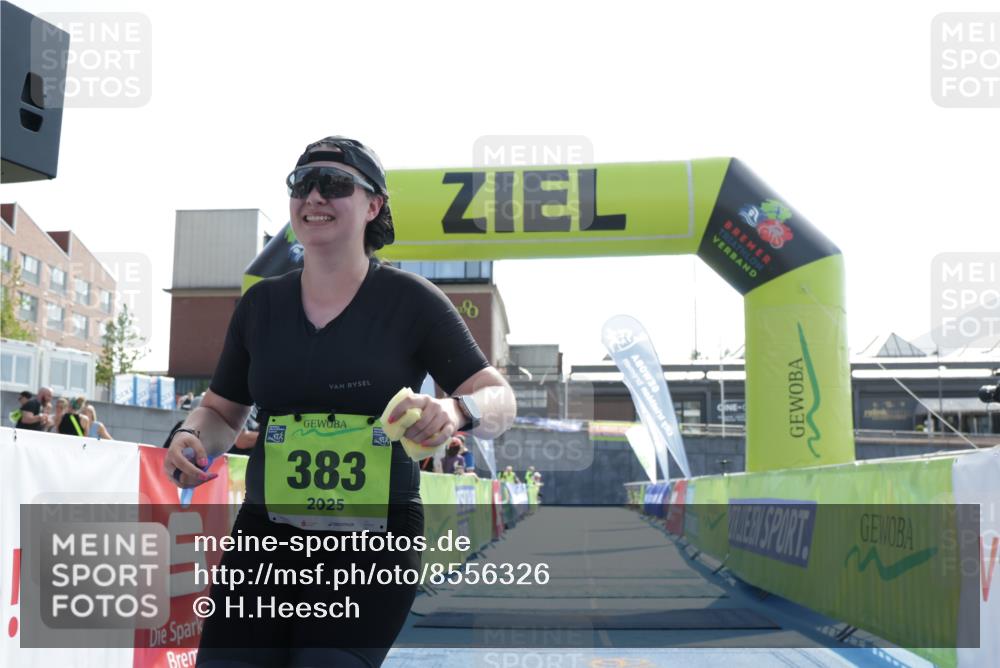 10.08.2025 - GEWOBA Citytriathlon Bremen H.Heesch http://msf.ph/oto/8556326 10.08.2025 16:10:39 Ziel 383 meine-sportfotos.de