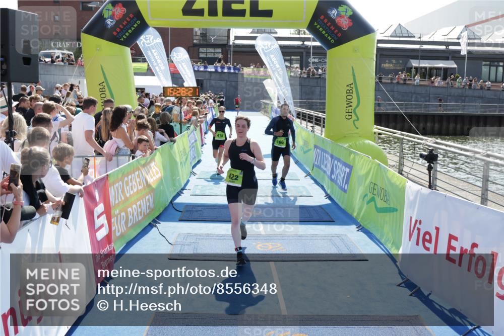 10.08.2025 - GEWOBA Citytriathlon Bremen H.Heesch http://msf.ph/oto/8556348 10.08.2025 15:28:25 Ziel 166, 418, 422 meine-sportfotos.de