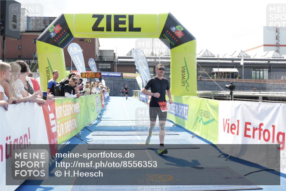 10.08.2025 - GEWOBA Citytriathlon Bremen H.Heesch http://msf.ph/oto/8556353 10.08.2025 14:27:20 Ziel 720, 902 meine-sportfotos.de