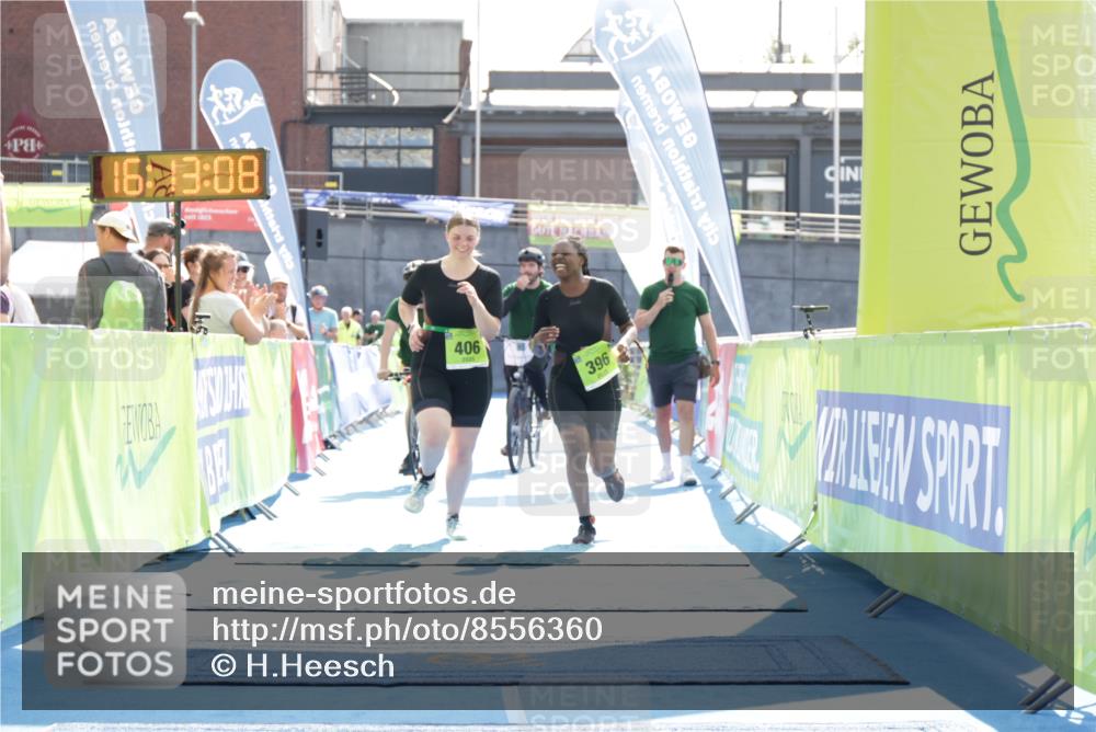 10.08.2025 - GEWOBA Citytriathlon Bremen H.Heesch http://msf.ph/oto/8556360 10.08.2025 16:13:12 Ziel 396, 406 meine-sportfotos.de