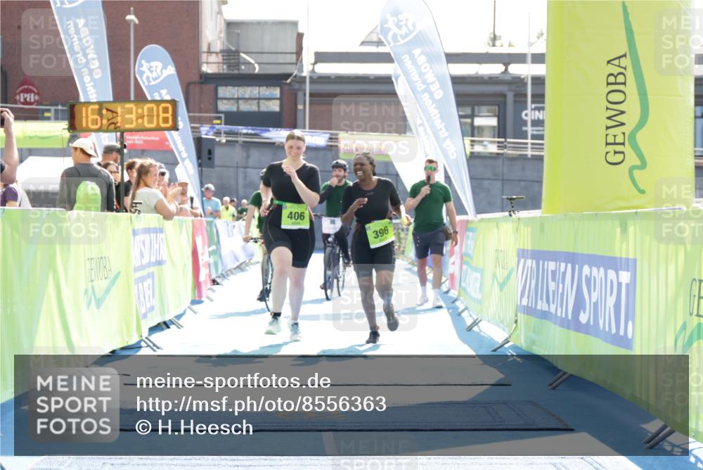10.08.2025 - GEWOBA Citytriathlon Bremen H.Heesch http://msf.ph/oto/8556363 10.08.2025 16:13:12 Ziel 396, 406 meine-sportfotos.de
