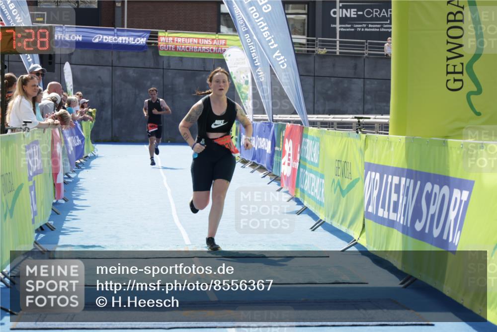 10.08.2025 - GEWOBA Citytriathlon Bremen H.Heesch http://msf.ph/oto/8556367 10.08.2025 14:27:31 Ziel 825, 939, 981 meine-sportfotos.de
