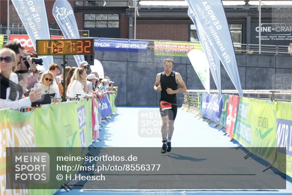 10.08.2025 - GEWOBA Citytriathlon Bremen H.Heesch http://msf.ph/oto/8556377 10.08.2025 14:27:36 Ziel 825, 939, 981 meine-sportfotos.de