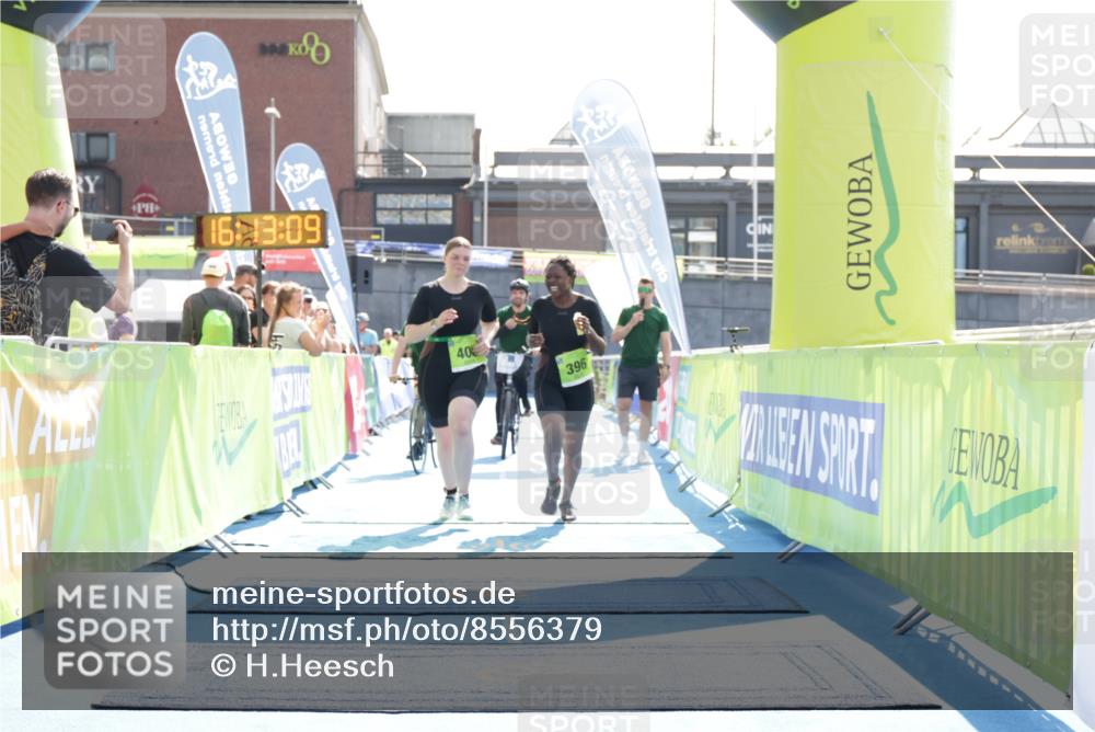 10.08.2025 - GEWOBA Citytriathlon Bremen H.Heesch http://msf.ph/oto/8556379 10.08.2025 16:13:12 Ziel 396, 406 meine-sportfotos.de