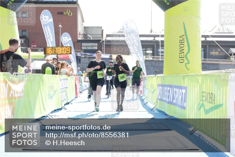 10.08.2025 - GEWOBA Citytriathlon Bremen H.Heesch http://msf.ph/oto/8556381 10.08.2025 16:13:12 Ziel 396, 406 meine-sportfotos.de