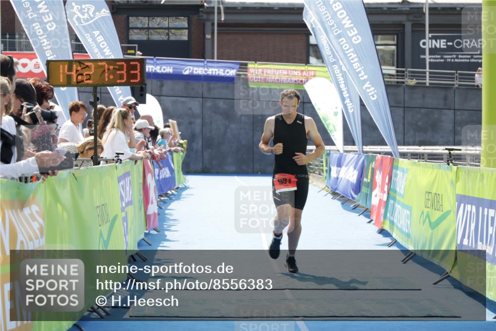 10.08.2025 - GEWOBA Citytriathlon Bremen H.Heesch http://msf.ph/oto/8556383 10.08.2025 14:27:36 Ziel 825, 939, 981 meine-sportfotos.de