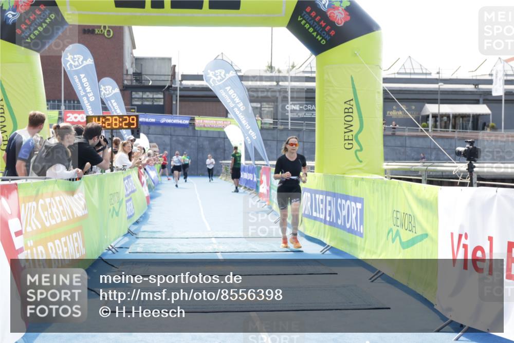 10.08.2025 - GEWOBA Citytriathlon Bremen H.Heesch http://msf.ph/oto/8556398 10.08.2025 14:28:33 Ziel 978, 1019 meine-sportfotos.de