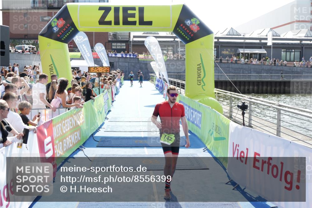 10.08.2025 - GEWOBA Citytriathlon Bremen H.Heesch http://msf.ph/oto/8556399 10.08.2025 15:28:33 Ziel 142, 166, 418, 532 meine-sportfotos.de
