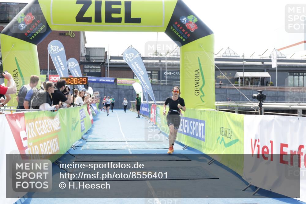 10.08.2025 - GEWOBA Citytriathlon Bremen H.Heesch http://msf.ph/oto/8556401 10.08.2025 14:28:33 Ziel 978, 1019 meine-sportfotos.de