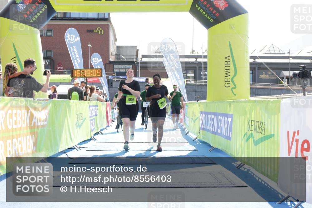 10.08.2025 - GEWOBA Citytriathlon Bremen H.Heesch http://msf.ph/oto/8556403 10.08.2025 16:13:13 Ziel 396, 406 meine-sportfotos.de