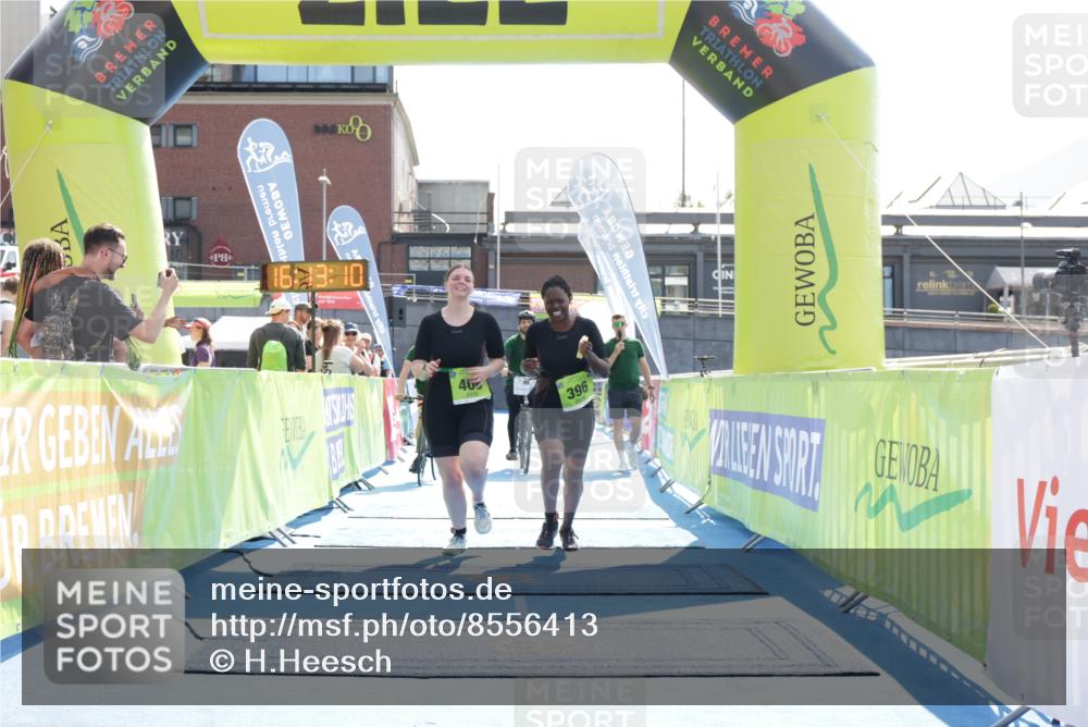 10.08.2025 - GEWOBA Citytriathlon Bremen H.Heesch http://msf.ph/oto/8556413 10.08.2025 16:13:13 Ziel 396, 406 meine-sportfotos.de