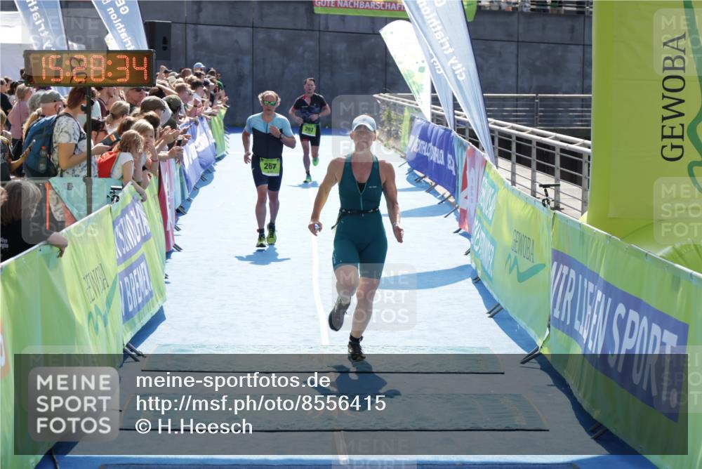 10.08.2025 - GEWOBA Citytriathlon Bremen H.Heesch http://msf.ph/oto/8556415 10.08.2025 15:28:38 Ziel 142, 202, 267, 532 meine-sportfotos.de
