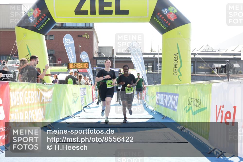 10.08.2025 - GEWOBA Citytriathlon Bremen H.Heesch http://msf.ph/oto/8556422 10.08.2025 16:13:13 Ziel 396, 406 meine-sportfotos.de