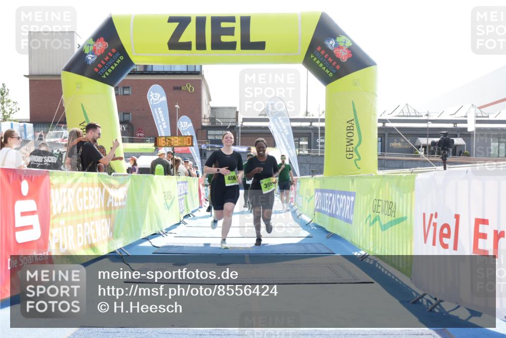 10.08.2025 - GEWOBA Citytriathlon Bremen H.Heesch http://msf.ph/oto/8556424 10.08.2025 16:13:13 Ziel 396, 406 meine-sportfotos.de