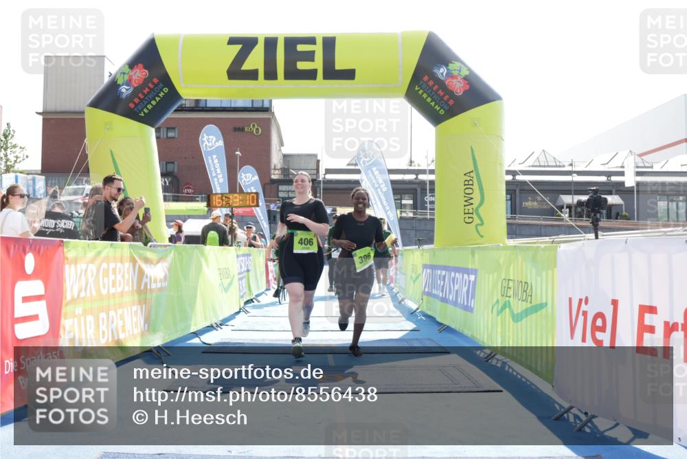 10.08.2025 - GEWOBA Citytriathlon Bremen H.Heesch http://msf.ph/oto/8556438 10.08.2025 16:13:14 Ziel 396, 406 meine-sportfotos.de