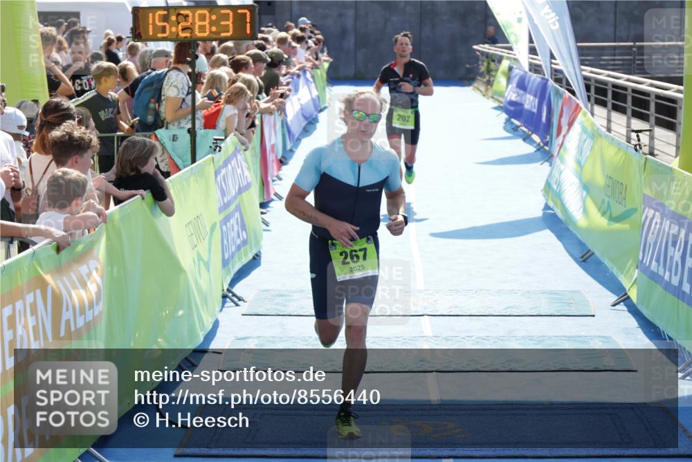 10.08.2025 - GEWOBA Citytriathlon Bremen H.Heesch http://msf.ph/oto/8556440 10.08.2025 15:28:41 Ziel 202, 267, 532 meine-sportfotos.de